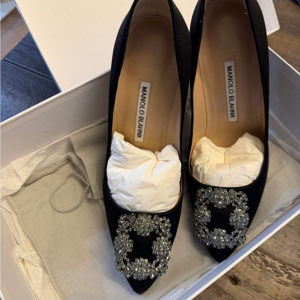 Manolo Blahnik Black Satin Heels Hangisi - Picture 2 of 8